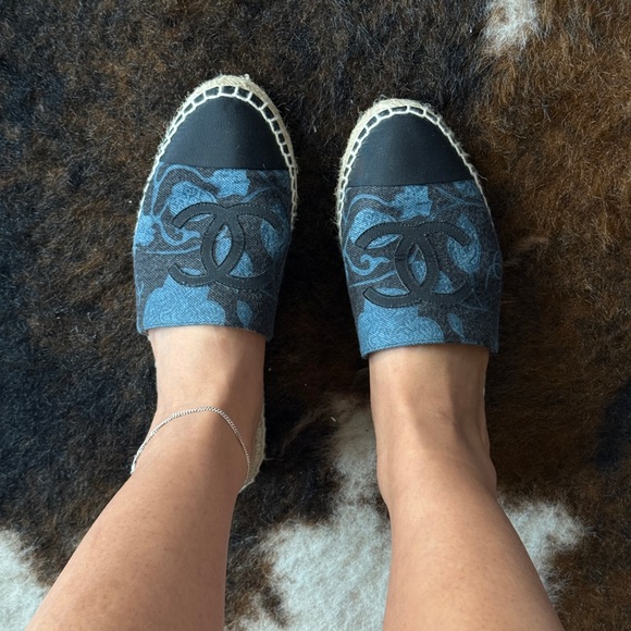 CHANEL Black and Blue Espadrille Logo Mules - Picture 6 of 8